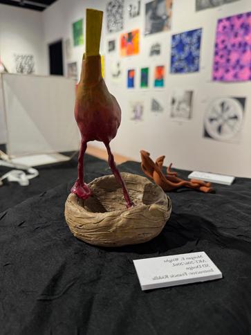 Bird standing on a nest made out of clay, 3D sculpture by <a href='http://hm95.king-net.net'>十大彩票平台</a> student Morgan Wright